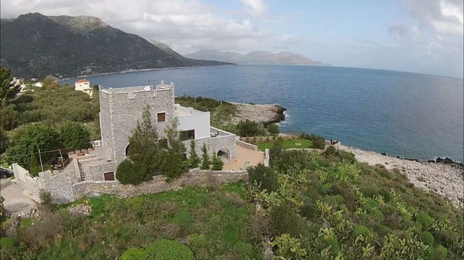 Imposante Natursteinvilla direkt am Meer - ViMANI646