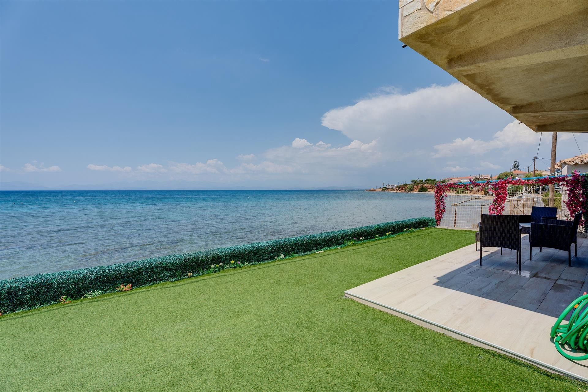 Sea front property in Laconia - ApELMOL789