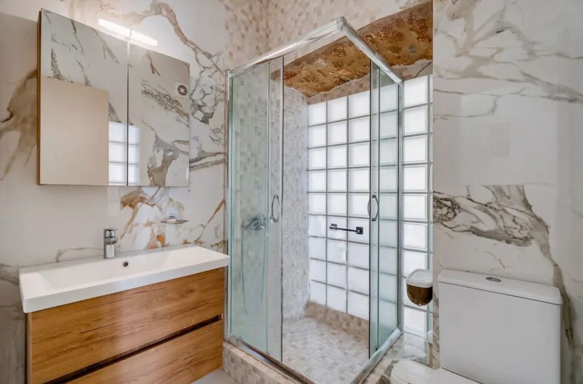 Sea front property in Laconia - ApELMOL789