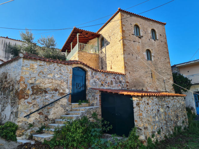 Traditional stone house in a rural idyll  - SoVAS710