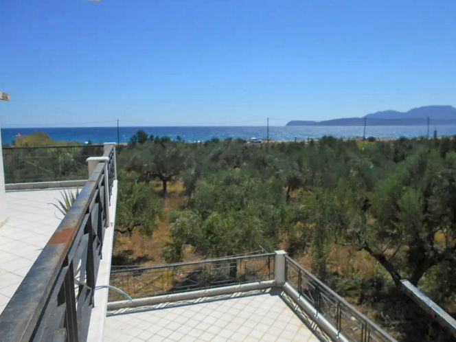 Sea front villa on a 3.5 ha land plot - ViMav469